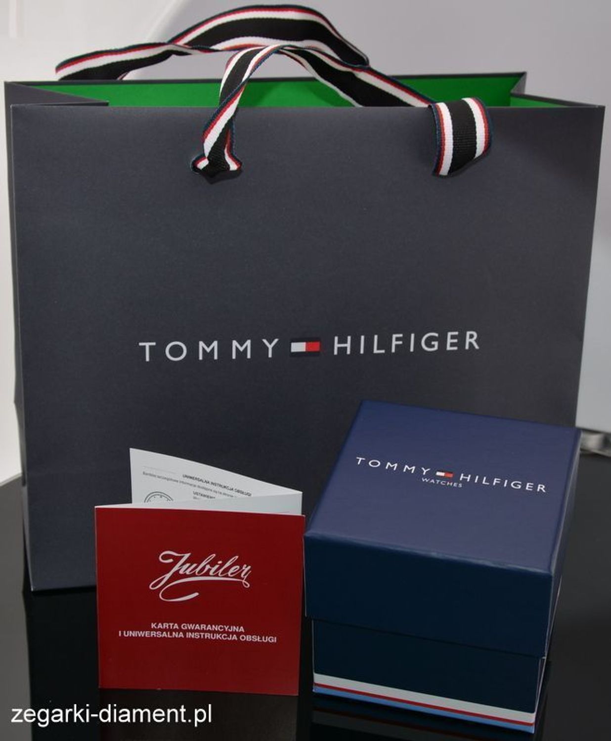 Zegarek dla dziewczynki Tommy Hilfiger Kids 1720022 komunijny pasek gratis 1720022-pasek gratis. Zegarek dziecięcy dla dziewczynki. Zegarek na I Komunie Świętą. Zegarek posiada pasek w niebieskim kolorze z logo. Idealny na prezent dl.jpg